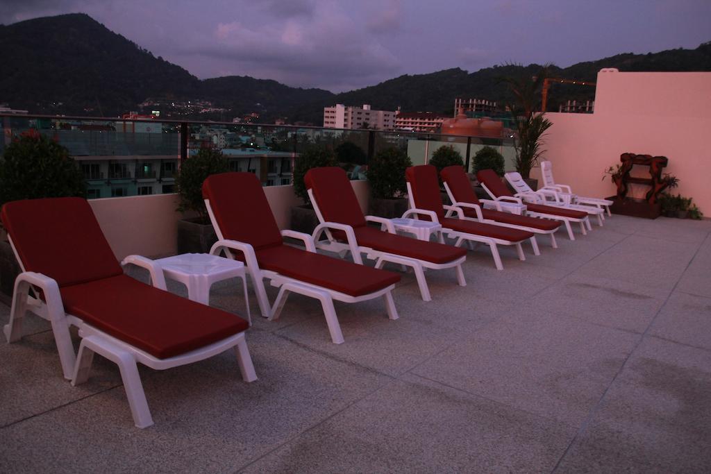 Hemingways Silk Hotel Patong Exterior photo